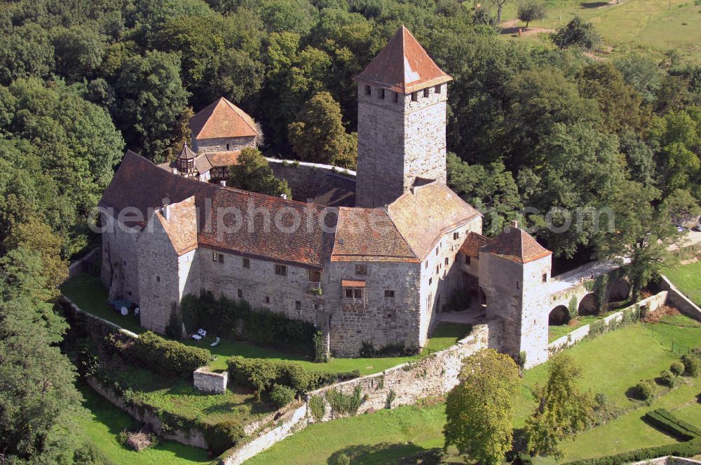 Oberstenfeld from above - Blick auf die Burg Lichtenberg in Oberstenfeld. Die Burg wurde 1197 erstmals urkundlich erwähnt und gilt als eine der ältesten Stauferburgen Deutschlands. Sie ist bewohnt und beherbergt ein nur zu besonderen Anlässen geöffnetes Restaurant. Kontakt: Inh. Freiherr von und zu Weiler, Burg Lichtenberg, 71720 Oberstenfeld, Tel. +49(0)7062 40 17, Fax +49(0)7062 40 28, Email: Burglichtenberg@gmx.de