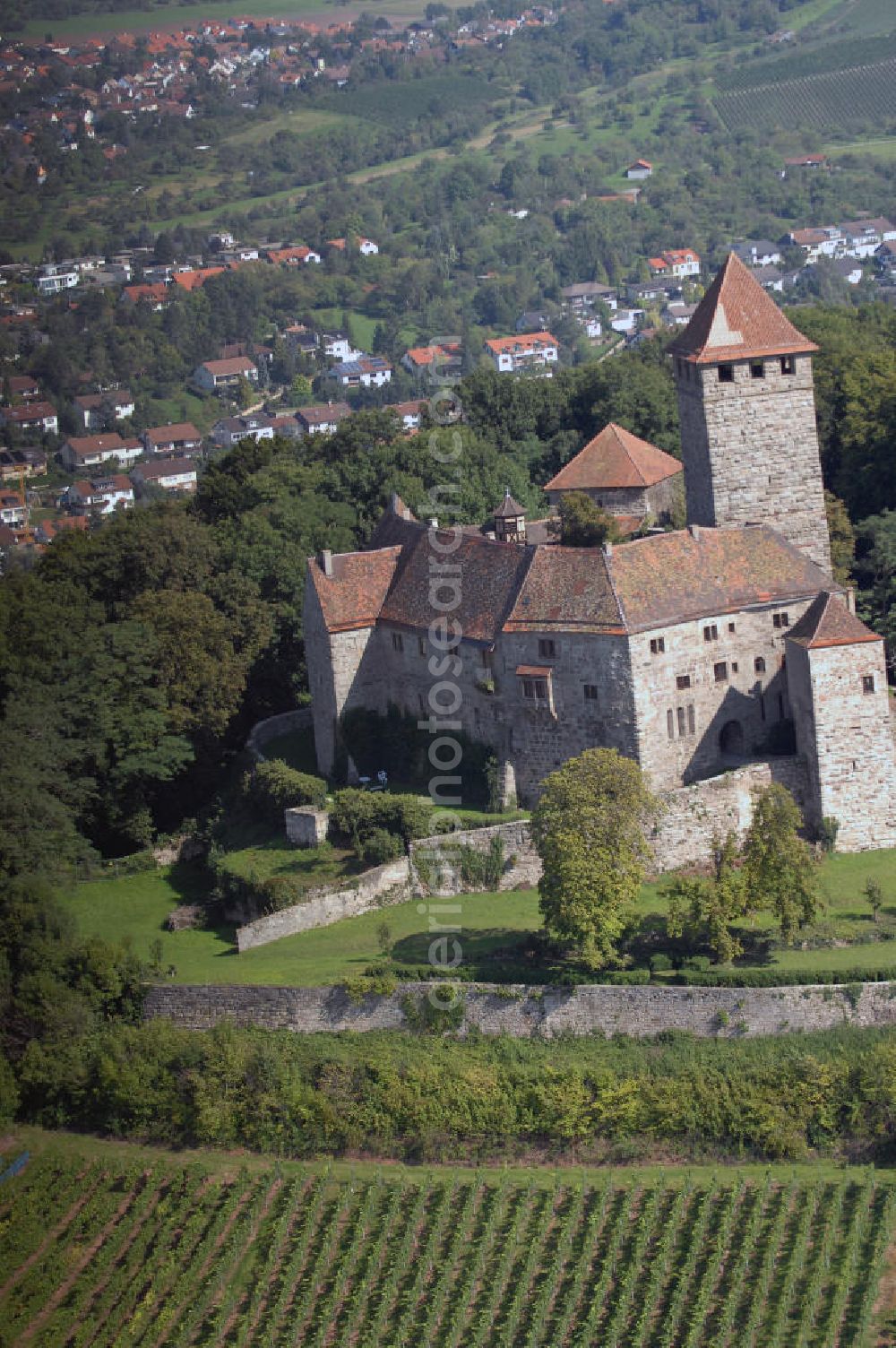 Aerial photograph Oberstenfeld - Blick auf die Burg Lichtenberg in Oberstenfeld. Die Burg wurde 1197 erstmals urkundlich erwähnt und gilt als eine der ältesten Stauferburgen Deutschlands. Sie ist bewohnt und beherbergt ein nur zu besonderen Anlässen geöffnetes Restaurant. Kontakt: Inh. Freiherr von und zu Weiler, Burg Lichtenberg, 71720 Oberstenfeld, Tel. +49(0)7062 40 17, Fax +49(0)7062 40 28, Email: Burglichtenberg@gmx.de