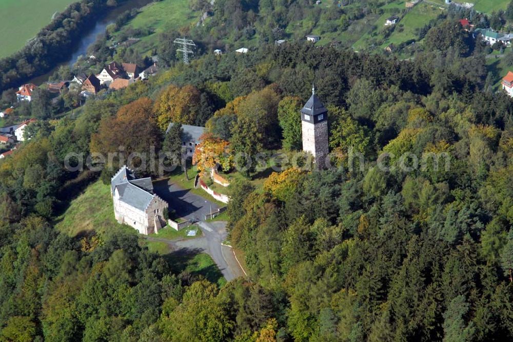 Wasungen from above - Blick auf das Werratal und die Rhön mit der Stadt Wasungen und der Burg Maienluft. Die Burgruine beherbegt mittlerweile eine Gaststätte und ein Hotel. Kontakt: Burg Maienluft,Hotel/Restaurant, 98634 Wasungen, Inh.: Rudi Leifer. Tel.:036941-7840