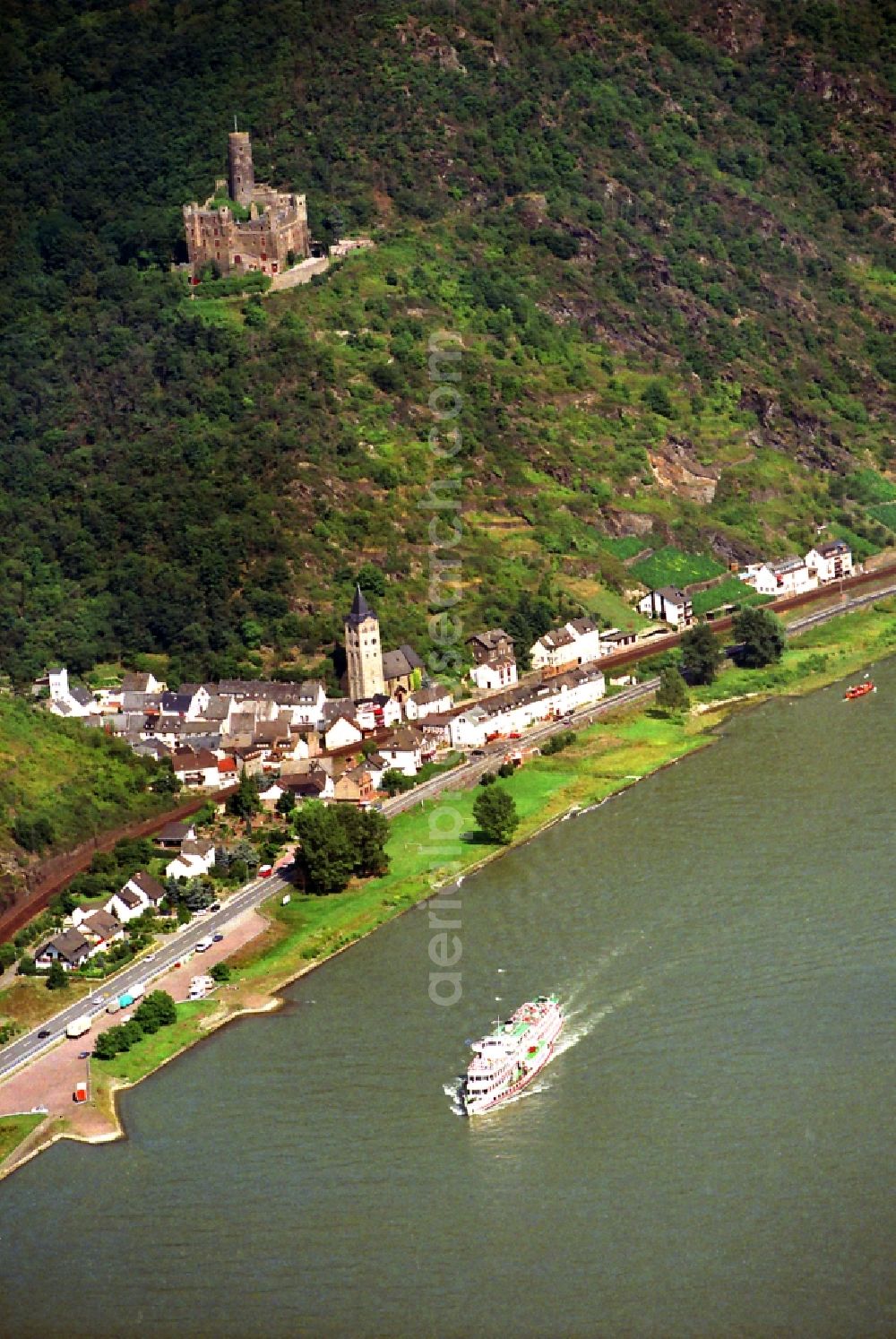 Wellmich from the bird's eye view: Burg Maus in the Middle Rhine Valley near St. Goarshausen in the district Wellmich on the Rhine in the Rhein-Lahn-Kreis in Rhineland-Palatinate