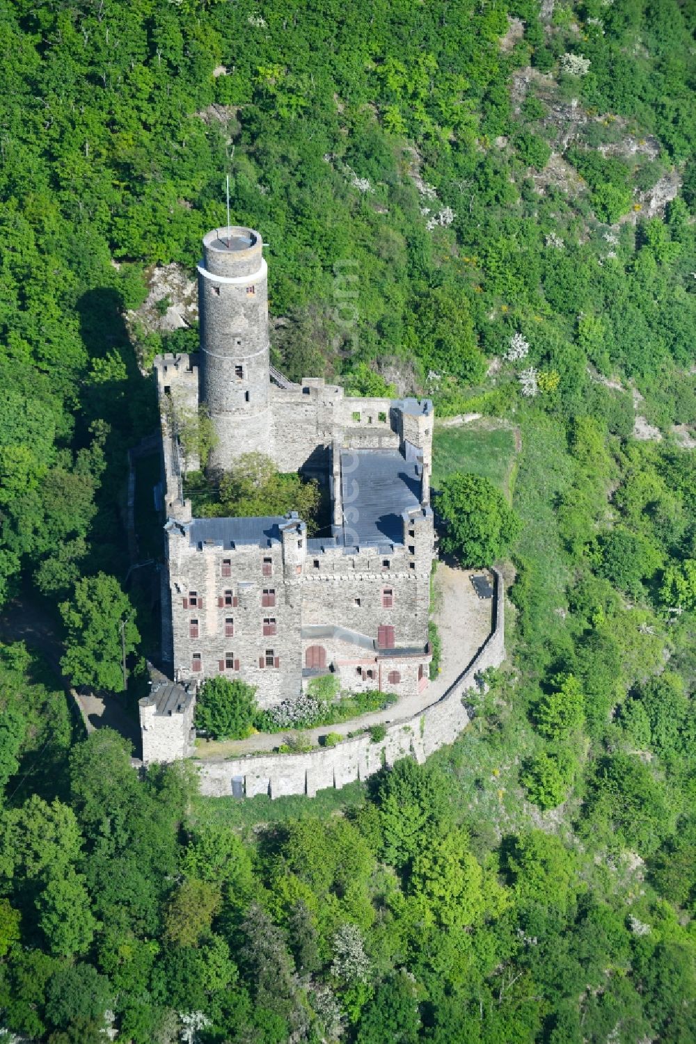 Sankt Goarshausen from above - Castle of the fortress Maus in the district Wellmich in Sankt Goarshausen in the state Rhineland-Palatinate, Germany