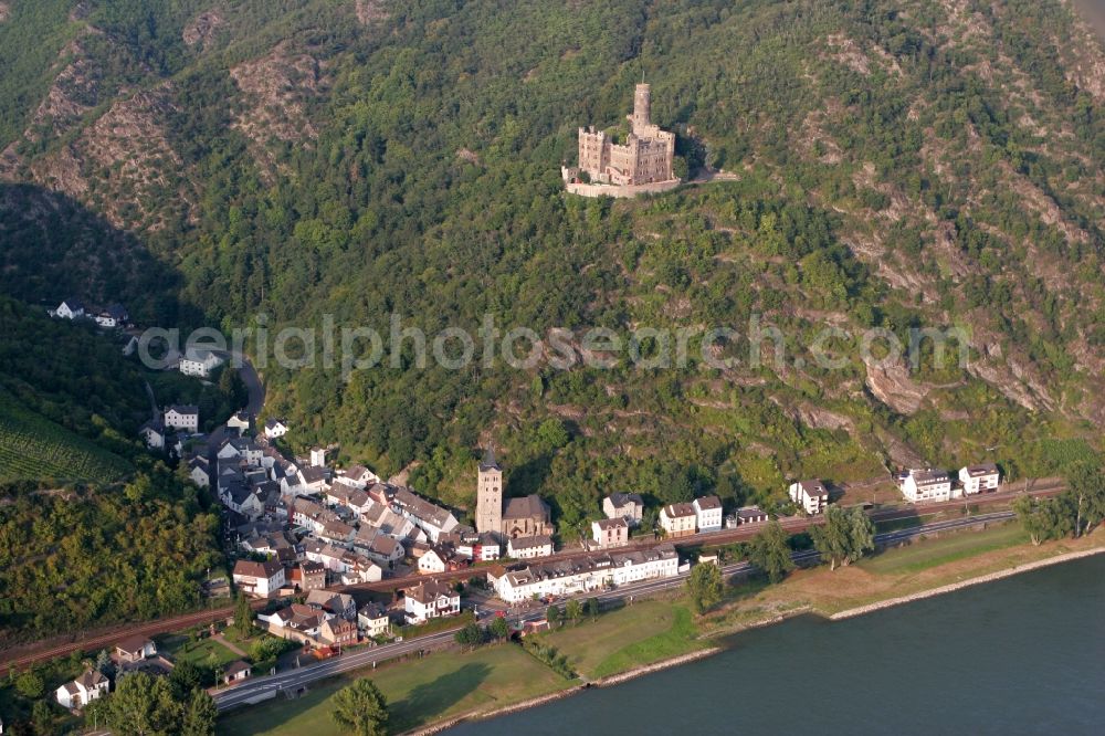 Sankt Goarshausen from above - Burg Maus in the forest area on the Rhine in Sankt Goarshausen in the state of Rhineland-Palatinate