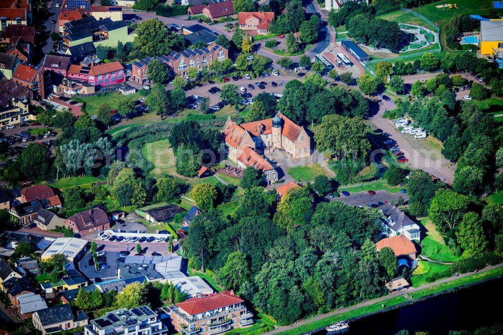 Aerial photograph Geestland - Castle of the fortress Museum Burg Bad Bederkesa on street Amtsstrasse in Geestland in the state Lower Saxony, Germany