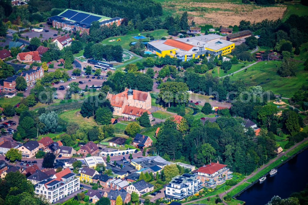 Geestland from the bird's eye view: Castle of the fortress Museum Burg Bad Bederkesa on street Amtsstrasse in Geestland in the state Lower Saxony, Germany