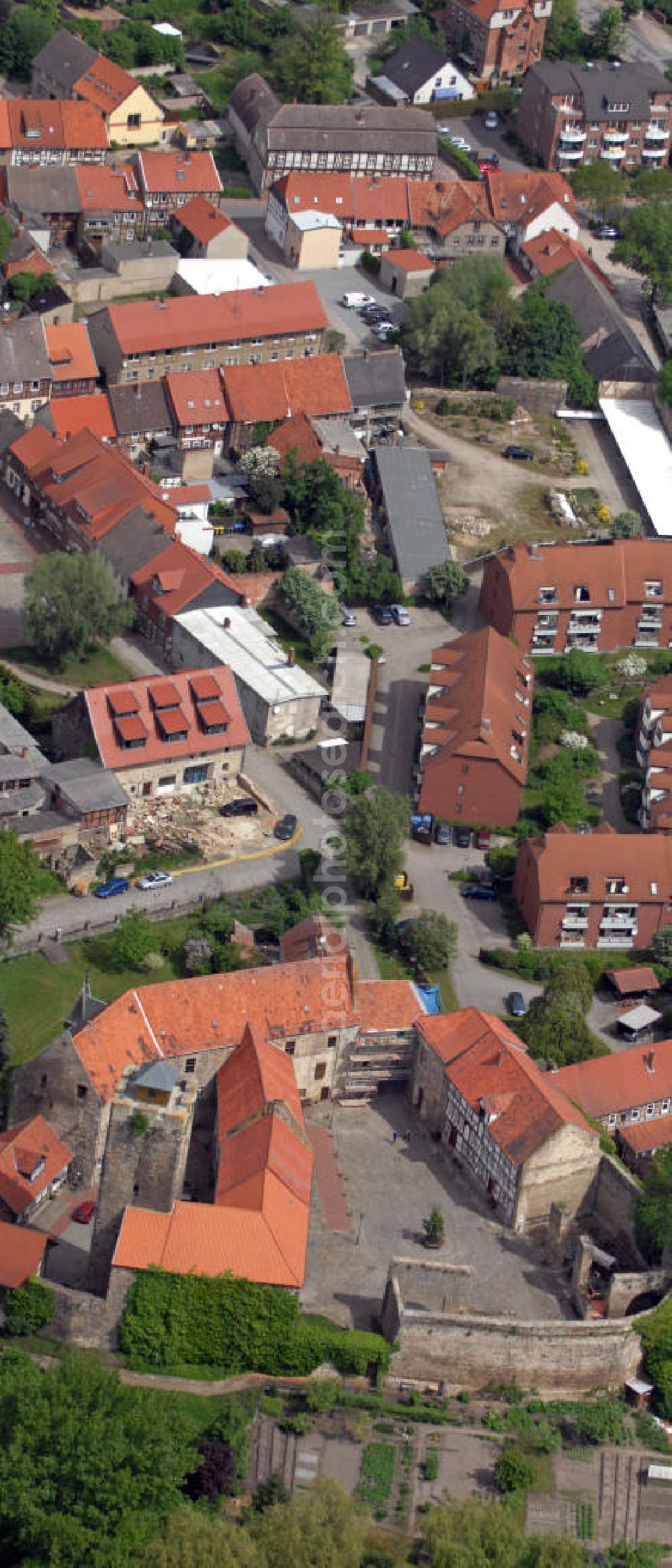 Aerial image Oebisfelde - Weferlingen - Blick auf die Burg Oebisfelde in Oebisfelde-Weferlingen in Sachsen-Anhalt. Die Burg Oebisfelde, auch Sumpfburg Oebisfelde genannt, ist eine der ältesten noch erhaltenen Sumpfburgen in Europa und stammt aus dem 10. Jahrhundert. View of the Castle in Oebisfelde in Oebisfelde-Weferlingen, Saxony-Anhalt. The castle Oebisfelde is one of the oldest surviving swamp castles in Europe, dating from the 10th Century.