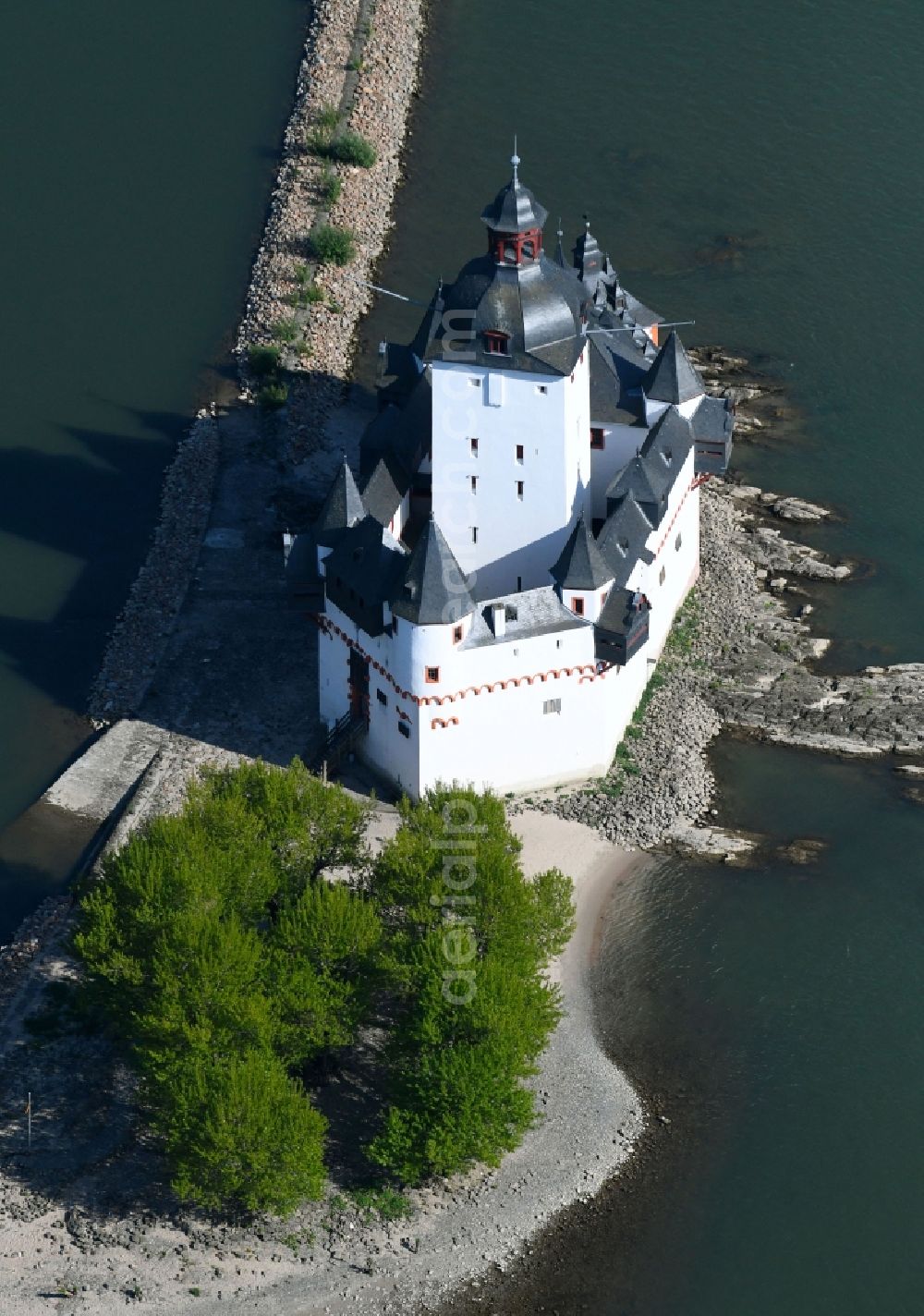 Kaub from the bird's eye view: Castle of the fortress Pfalzgrafenstein Castle in the district Falkenau in Kaub in the state Rhineland-Palatinate, Germany