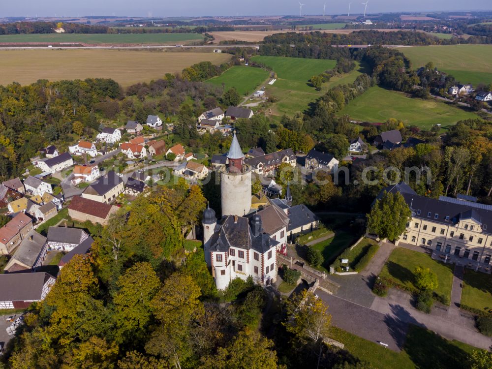 Aerial photograph Posterstein - The over 800-year-old Posterstein Castle is located in the border triangle of Thuringia, Saxony and Saxony-Anhalt. There is a museum in the castle. in the state of Thuringia, Germany