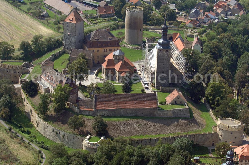Aerial photograph Querfurt - Strasse der Romanik: Die Querfurter Burg liegt westlich der Stadt, mit ihren drei Türmen, 2 Ringmauern und mittelalterlichen Befestigungen zählt sie zu einer der ältesten und größten Feudalburgen Deutschlands. Seit 1952 gibt es das Burgmuseum. Homepage: