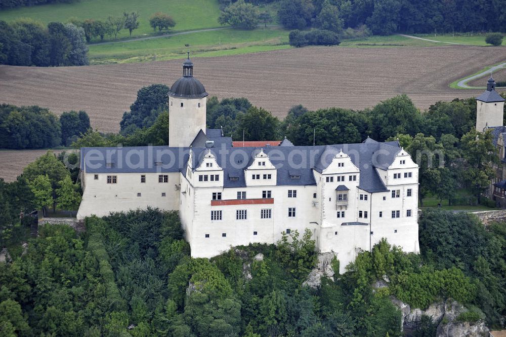 Ranis from the bird's eye view: Blick auf die Burg Ranis. Das Renaissanceschloss aus dem 16. Jahrhundert basiert auf einer Wehrburg aus dem 12. Jahrhundert. View of the Castle Ranis. The Renaissance castle of the 16th Century based on a fortress from the 12th Century.