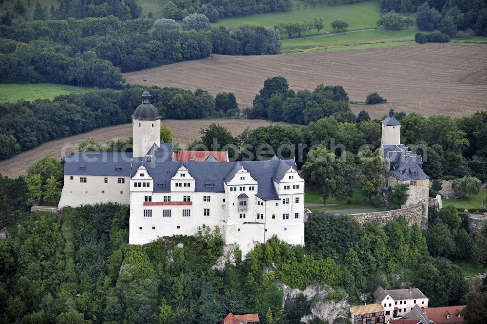 Aerial photograph Ranis - Blick auf die Burg Ranis. Das Renaissanceschloss aus dem 16. Jahrhundert basiert auf einer Wehrburg aus dem 12. Jahrhundert. View of the Castle Ranis. The Renaissance castle of the 16th Century based on a fortress from the 12th Century.