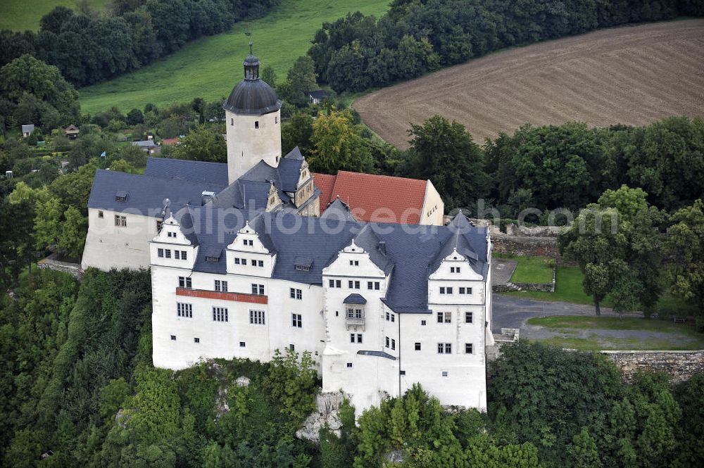 Ranis from the bird's eye view: Blick auf die Burg Ranis. Das Renaissanceschloss aus dem 16. Jahrhundert basiert auf einer Wehrburg aus dem 12. Jahrhundert. View of the Castle Ranis. The Renaissance castle of the 16th Century based on a fortress from the 12th Century.