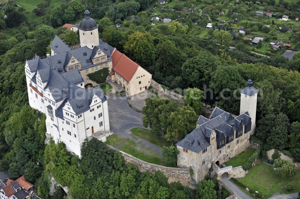 Aerial photograph Ranis - Blick auf die Burg Ranis. Das Renaissanceschloss aus dem 16. Jahrhundert basiert auf einer Wehrburg aus dem 12. Jahrhundert. View of the Castle Ranis. The Renaissance castle of the 16th Century based on a fortress from the 12th Century.