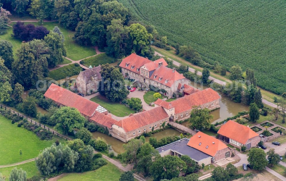 Stadthagen from the bird's eye view: Castle of the fortress with manor house Rittergut Remeringhausen along the Heuersser Strasse in Stadthagen in the state Lower Saxony, Germany