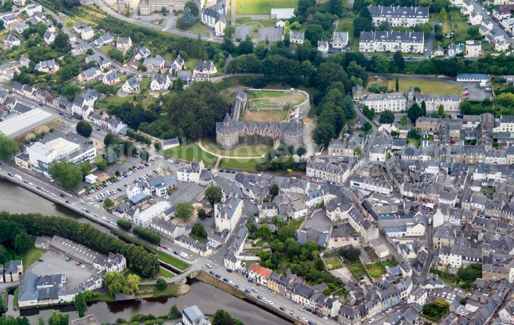 Aerial photograph Pontivy - Castle of the fortress Rohan in Pontivy in Brittany, France