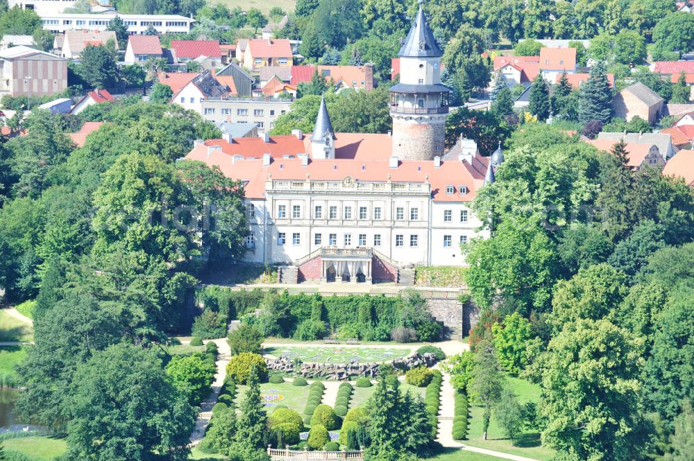 Wiesenburg from the bird's eye view: Blick auf die Burg und den Schlosspark Schloß Wiesenburg. Exklusiv ausgestattete Eigentumswohnungen im Schloss stehen zum Verkauf. View of the castle and the castle park Wiesenburg.