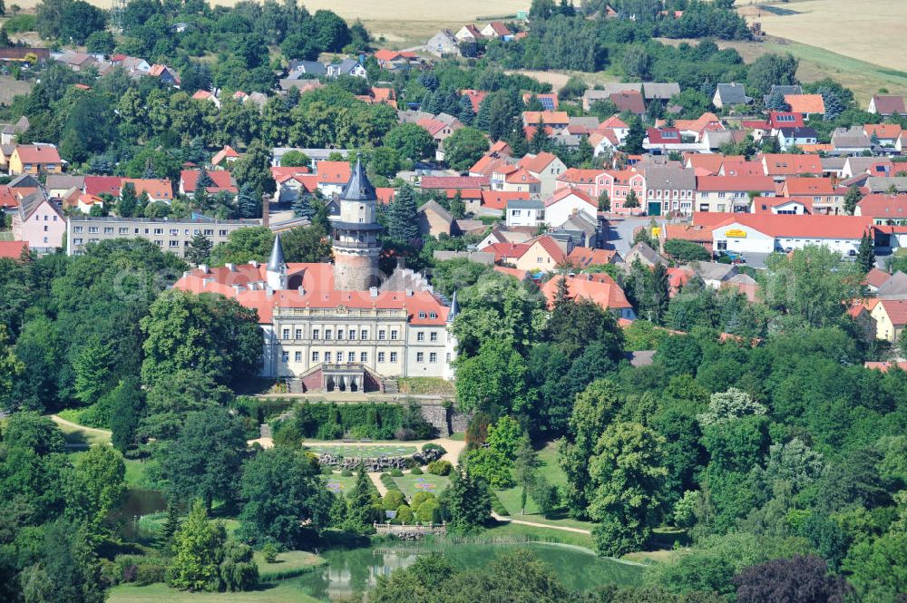 Wiesenburg from above - Blick auf die Burg und den Schlosspark Schloß Wiesenburg. Exklusiv ausgestattete Eigentumswohnungen im Schloss stehen zum Verkauf. View of the castle and the castle park Wiesenburg.