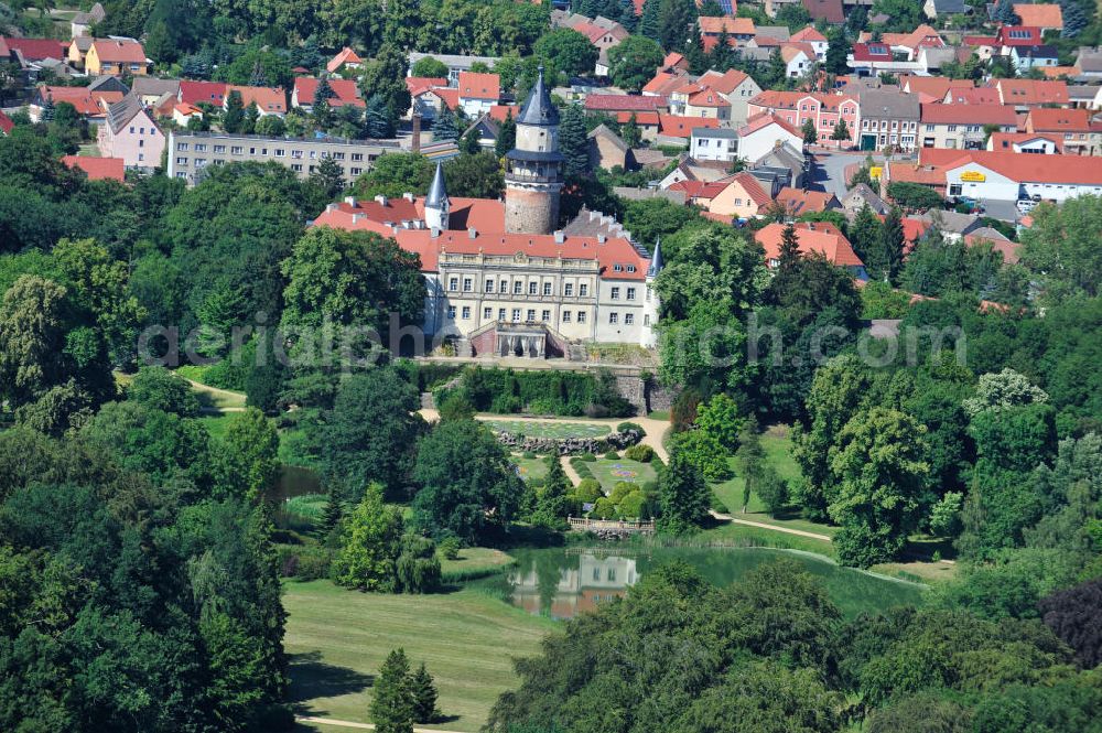 Wiesenburg from the bird's eye view: Blick auf die Burg und den Schlosspark Schloß Wiesenburg. Exklusiv ausgestattete Eigentumswohnungen im Schloss stehen zum Verkauf. View of the castle and the castle park Wiesenburg.