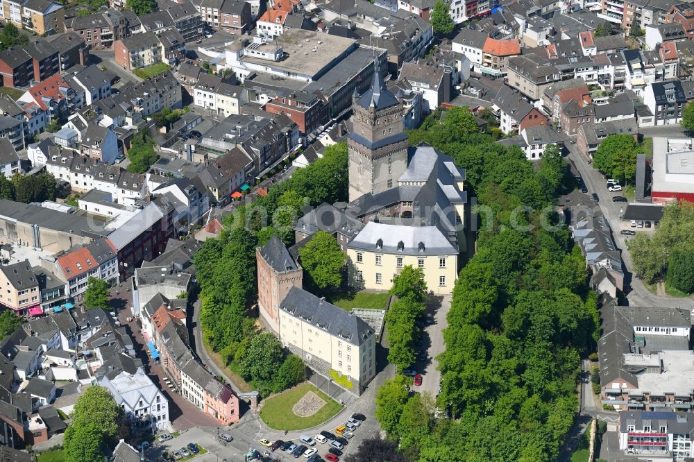 Aerial image Kleve - Castle of the fortress Schwanenburg on Schlossberg in Kleve in the state North Rhine-Westphalia, Germany