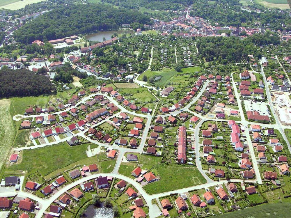 Aerial photograph Burg Stargard - Blick auf Burg Stargard. Burg Stargard umfasst mit den Ortsteilen Bargensdorf, Sabel, Quastenberg und Kreuzbruchhof eine Fläche von ca. 4.110 Hektar. Im Juni 2004 betrug die Einwohnerzahl der Stadt Burg Stargard 4.771 Einwohner.