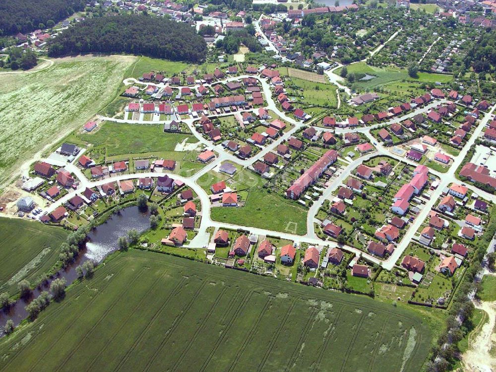 Burg Stargard from above - Blick auf Burg Stargard. Burg Stargard umfasst mit den Ortsteilen Bargensdorf, Sabel, Quastenberg und Kreuzbruchhof eine Fläche von ca. 4.110 Hektar. Im Juni 2004 betrug die Einwohnerzahl der Stadt Burg Stargard 4.771 Einwohner.