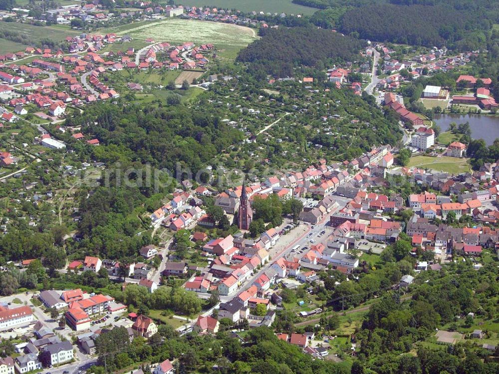 Burg Stargard from above - Blick auf Burg Stargard. Burg Stargard umfasst mit den Ortsteilen Bargensdorf, Sabel, Quastenberg und Kreuzbruchhof eine Fläche von ca. 4.110 Hektar. Im Juni 2004 betrug die Einwohnerzahl der Stadt Burg Stargard 4.771 Einwohner.