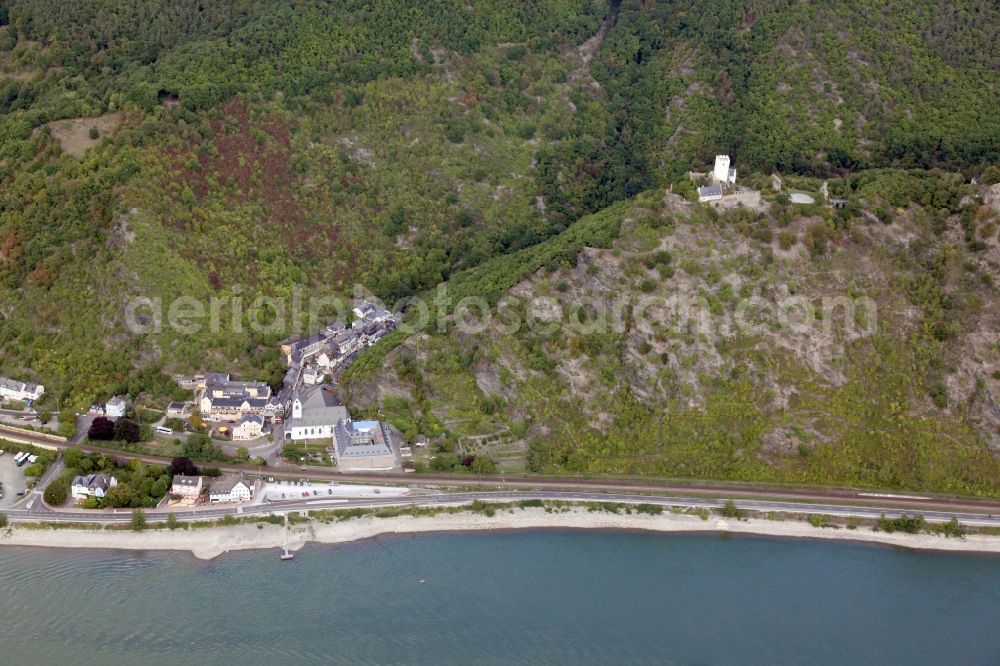 Aerial image Kamp-Bornhofen - Sterrenberg castle over the riverbanks of the Rhine in Kamp-Bornhofen in the state of Rhineland-Palatinate. The Middle Rhine Valley is a UNESCO World Heritage Site