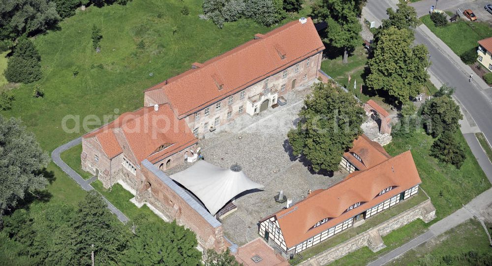 Storkow from above - Blick auf die Burg Storkow. Sie gehört zu den ältesten und historisch bedeutendsten Burgen in Ostbrandenburg. Errichtet im 12. Jahrhundert war sie Ausgangspunkt für die deutsche Besiedlung Ostbrandenburgs. 1978 wurde die Anlage durch einen Großbrand zerstört und nach dem Wiederaufbau im Jahr 2009 wieder eingeweiht. Im Burgpalas gibt es einen Saal für Konferenzen, Ausstellungen, Kino, Konzerte und Feste - das Kultureum Storkow. View of the Castle Storkow. It is one of the oldest and most historic castles in East Brandenburg. Built in the 12th Century it was the starting point for the German colonialization in East Brandenburg. The castle was destroyed by fire in 1978 and inaugurated again after the reconstruction in 2009.