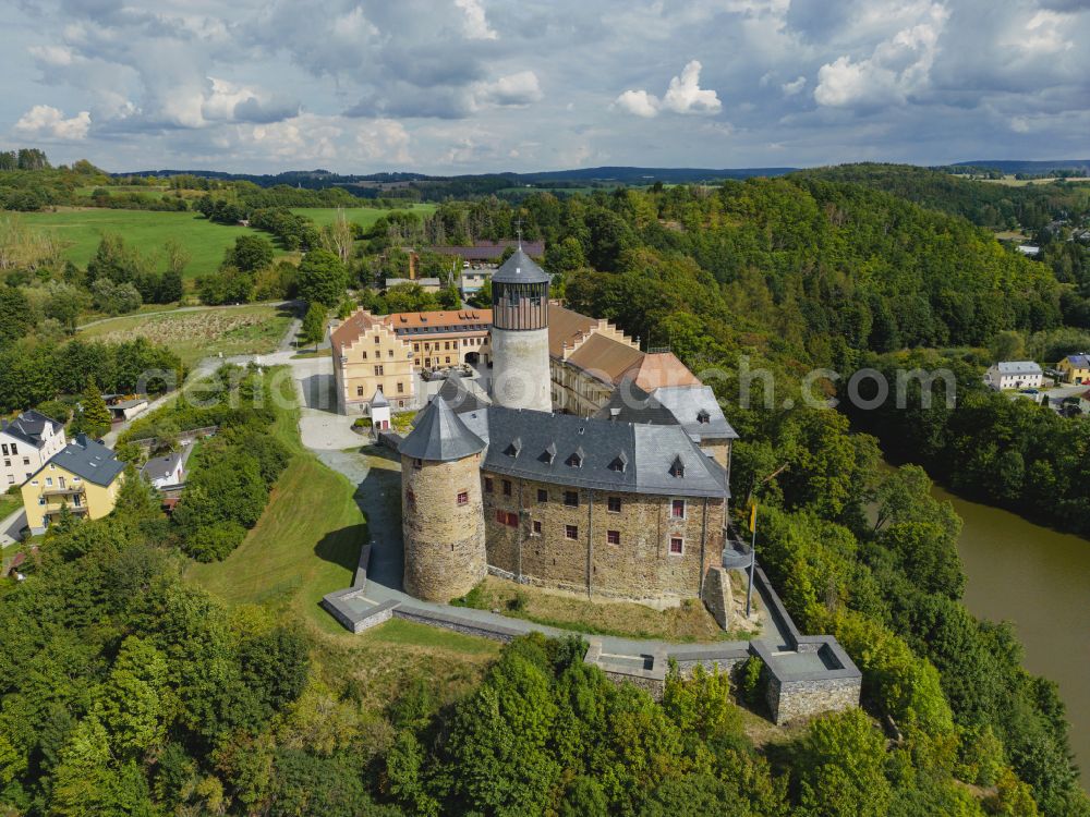 Aerial photograph Oelsnitz/Vogtl. - Voigtsberg Castle, later called Voigtsberg Palace, is a typical hilltop castle of the High Middle Ages, which was converted into a palace after being destroyed in the Thirty Years' War, in Oelsnitz/Vogtl. in the state of Saxony, Germany