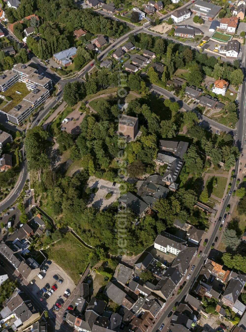 Elsdorf from the bird's eye view: Burg Wassenberg in the city wassenberg in North Rhine-Westphalia