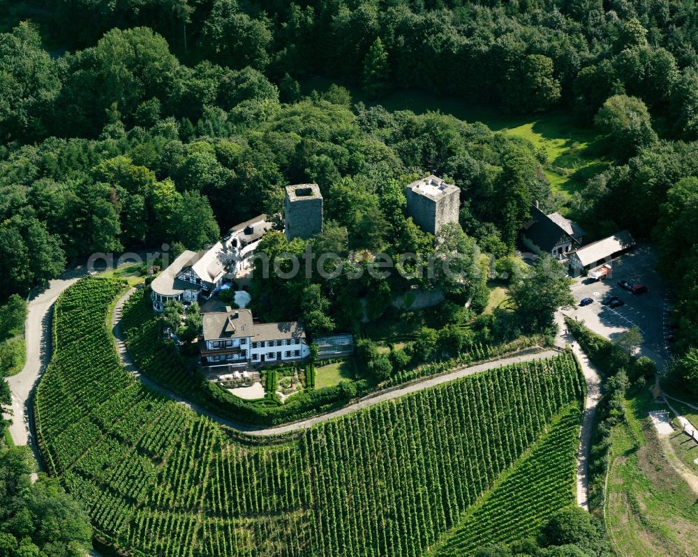 Aerial photograph Bühl - Castle Windeck in the Kappelwindeck part of the town of Buehl in the state of Baden-Wuerttemberg. The ruins of a high fortress are located on a hill in the southeast of Buehl. The compound was built around 1200. What remains today are the castle keep, a tower and parts of the ring wall. A hotel and restaurant is located on the foot of the ruins