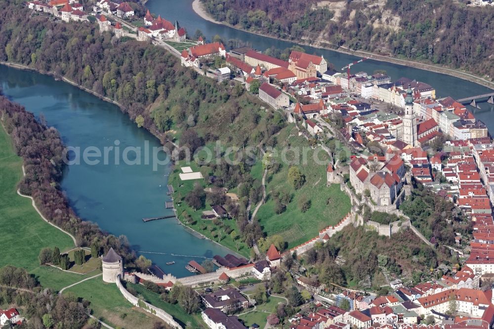 Burghausen from the bird's eye view: Castle of Burghausen in the state Bavaria