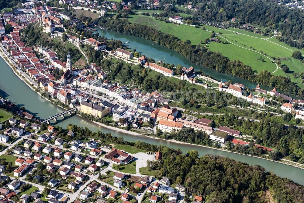 Burghausen from the bird's eye view: Castle of Burghausen in the state Bavaria