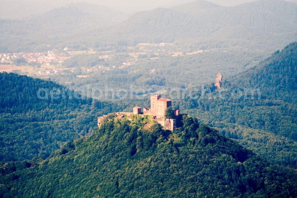 Annweiler am Trifels from the bird's eye view: Castle of Burg Trifels in Annweiler am Trifels in the state Rhineland-Palatinate