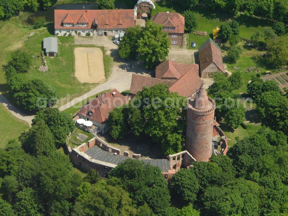 Aerial photograph Burg Stargard - Castle of the fortress Burg Stargard on Burgberg hill in Burg Stargard in the state of Mecklenburg - Western Pomerania. The premises consist of 11 buildings with the large castle keep