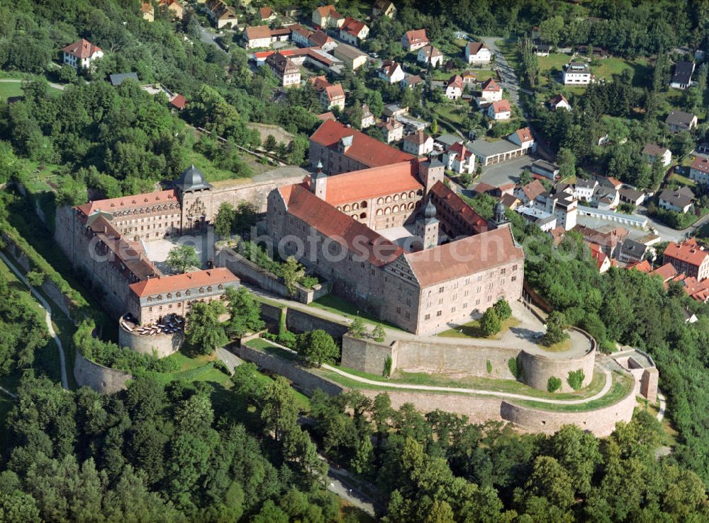 Aerial photograph Kulmbach - Blick auf die Burganlage Plassenburg. Die Anlage ist eines der größten Renaissancegebäude Deutschlands und findet 1135 erstmals Erwähnung. Heute sind in der Burg das Deutsche Zinnfigurenmuseum, die Staatlichen Museen Plassenburg mit dem Armeemuseum Friedrich der Große und dem Museum Hohenzollern in Franken, sowie das Landschaftsmuseum Obermain mit Exponaten zur Heimatkunde des Kulmbacher Umlandes untergebracht.