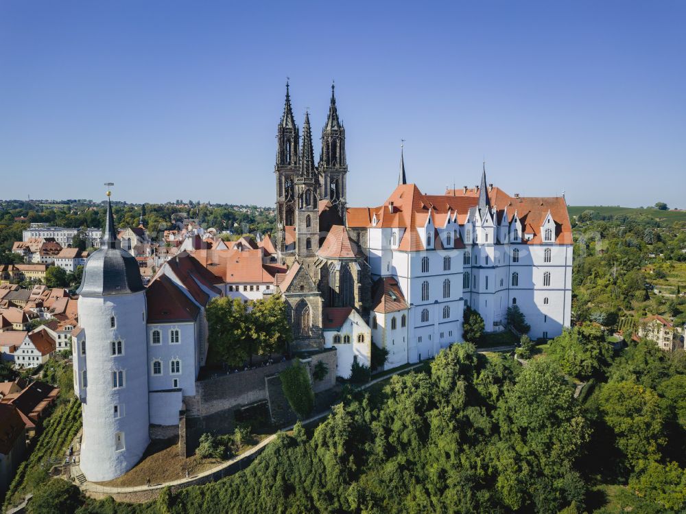 Meißen from above - Castle complex of Albrechtsburg Castle with the Bishopric Cathedral and Bishop's Castle on the Cathedral Square in Meissen in the federal state of Saxony