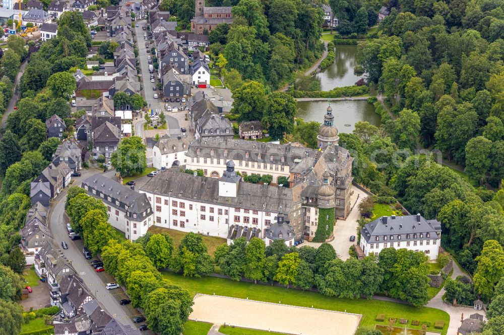 Bad Berleburg from the bird's eye view: Castle complex on the plateau Schloss Berleburg on place Goetheplatz in Bad Berleburg at Siegerland in the state North Rhine-Westphalia, Germany