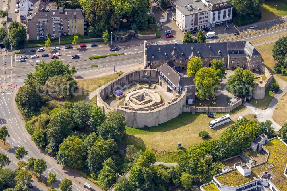 Mülheim an der Ruhr from above - Castle complex Broich Castle on Bergstrasse - At Broich Castle in Muehlheim an der Ruhr in the state North Rhine-Westphalia, Germany