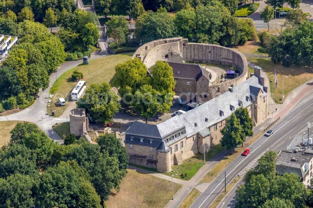 Aerial image Mülheim an der Ruhr - Castle complex Broich Castle on Bergstrasse - At Broich Castle in Muehlheim an der Ruhr in the state North Rhine-Westphalia, Germany