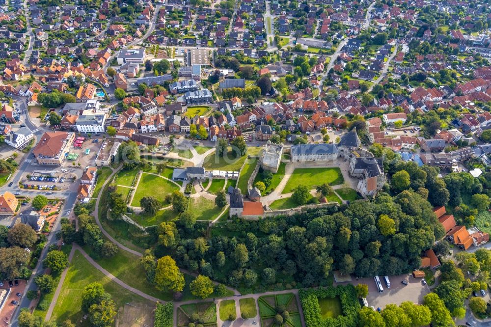 Aerial photograph Bad Bentheim - Castle of Schloss Burg Bentheim on Schlossstrasse in Bad Bentheim in the state Lower Saxony, Germany