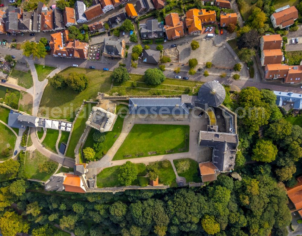 Aerial photograph Bad Bentheim - Castle of Schloss Burg Bentheim on Schlossstrasse in Bad Bentheim in the state Lower Saxony, Germany