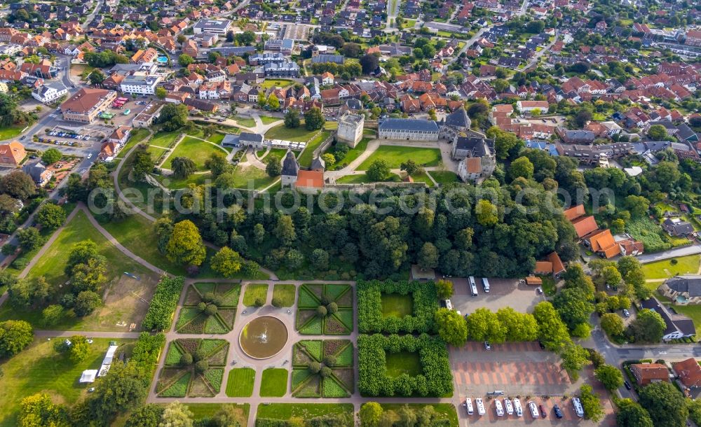 Aerial photograph Bad Bentheim - Castle of Schloss Burg Bentheim on Schlossstrasse in Bad Bentheim in the state Lower Saxony, Germany