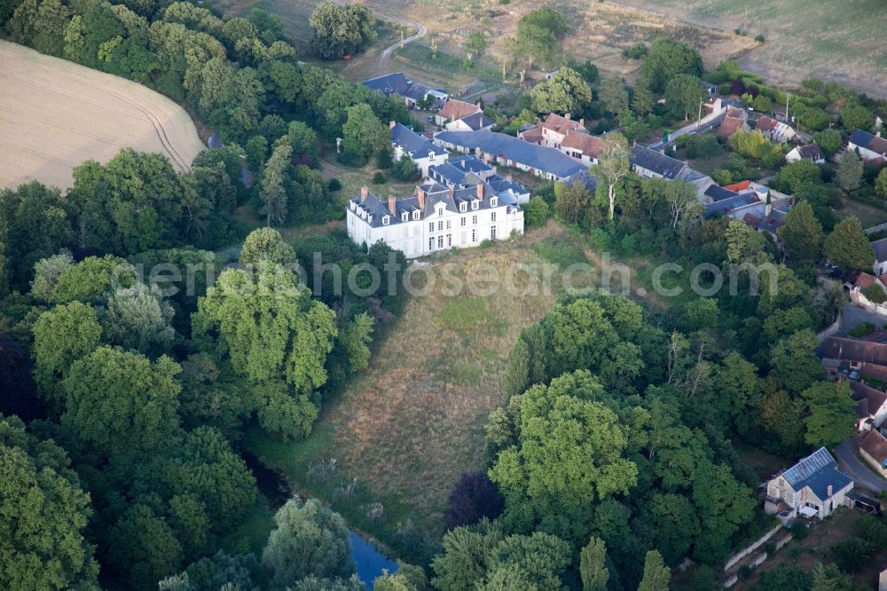 Aerial photograph Chouzy-sur-Cisse - Castle of Schloss Chouzy-sur-Cisse in Chouzy-sur-Cisse in Centre-Val de Loire, France