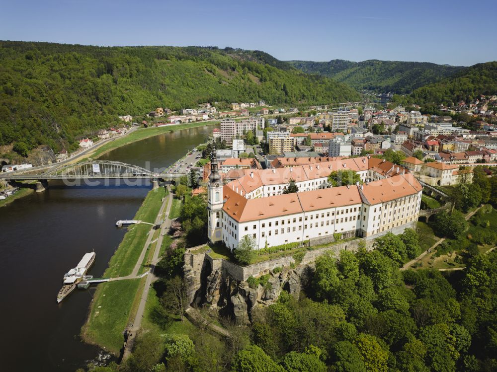 Aerial photograph Decin - Castle of on street Dlouha Jizda in Decin in Ustecky kraj - Aussiger Region, Czech Republic