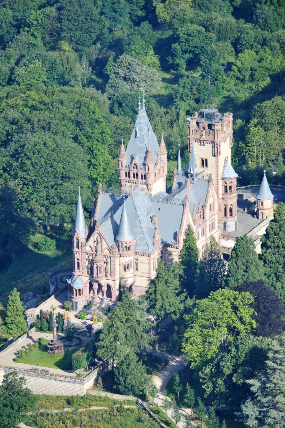 Aerial image Königswinter - Castle complex on the plateau Schloss Drachenburg on street Drachenfelsstrasse in Koenigswinter in the state North Rhine-Westphalia, Germany