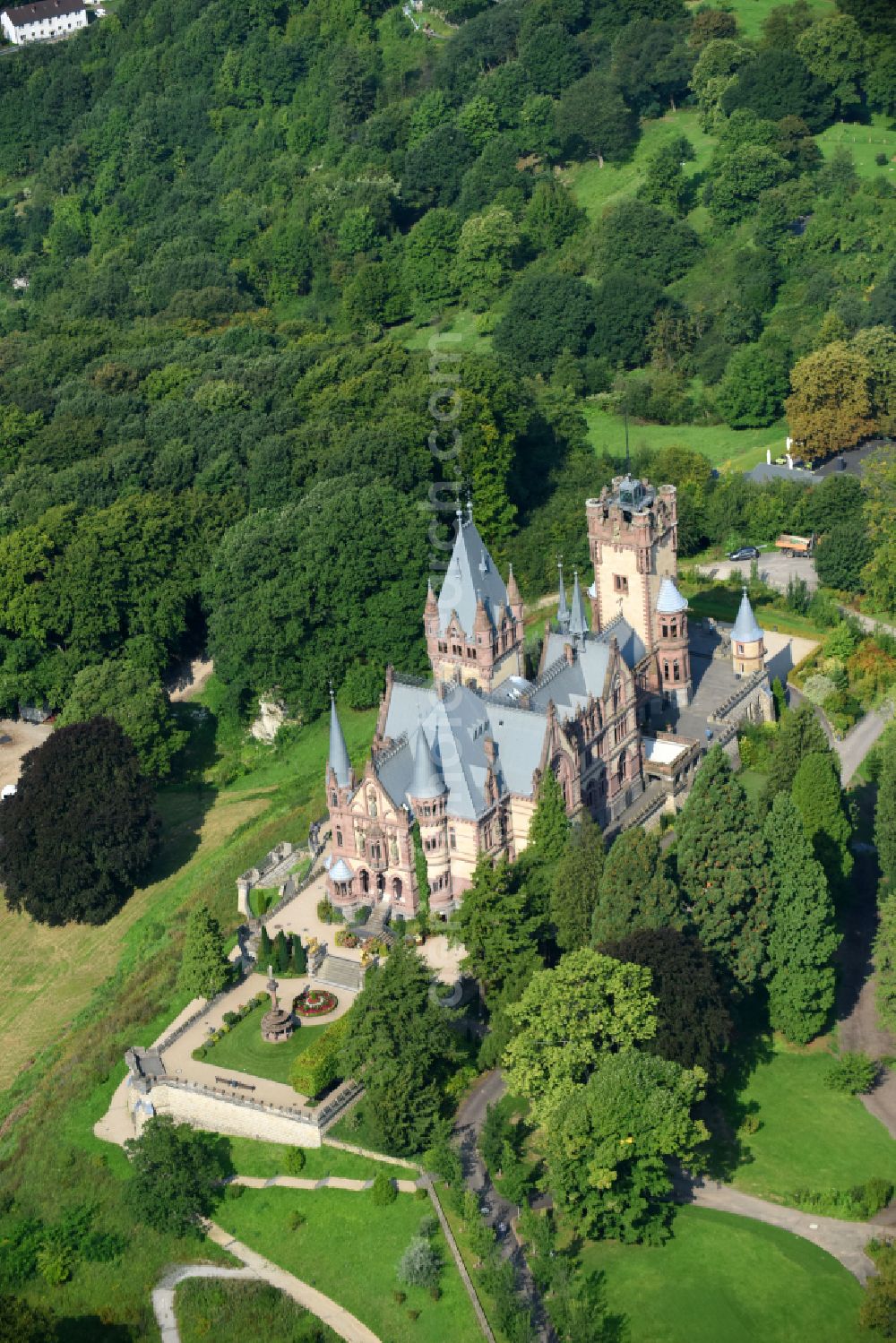 Aerial image Königswinter - Castle complex on the plateau Schloss Drachenburg on street Drachenfelsstrasse in Koenigswinter in the state North Rhine-Westphalia, Germany