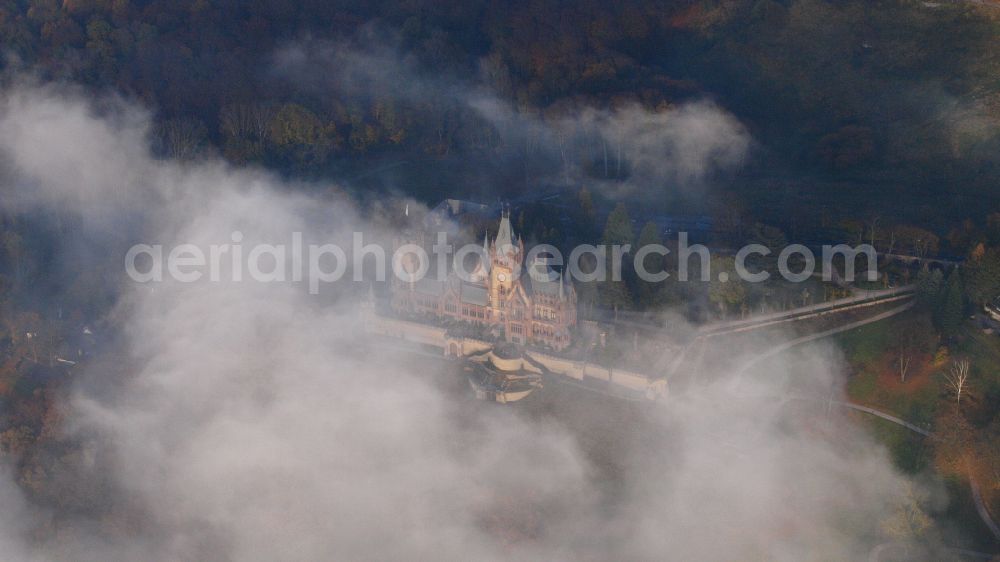 Aerial photograph Königswinter - Castle complex on the plateau Schloss Drachenburg on street Drachenfelsstrasse in Koenigswinter in the state North Rhine-Westphalia, Germany