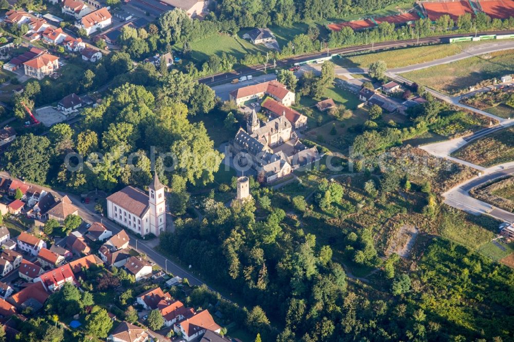 Aerial photograph Gondelsheim - Castle of Schloss Gondelsheim in Gondelsheim in the state Baden-Wuerttemberg, Germany