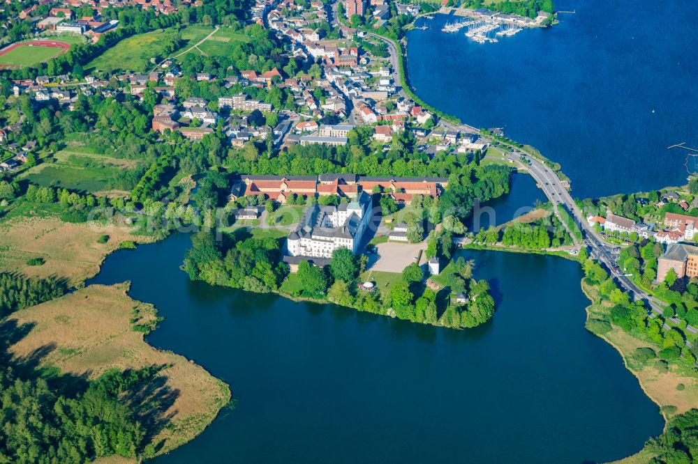 Schleswig from the bird's eye view: Castle of Schloss Gottorf in the district Annettenhoeh in Schleswig in the state Schleswig-Holstein