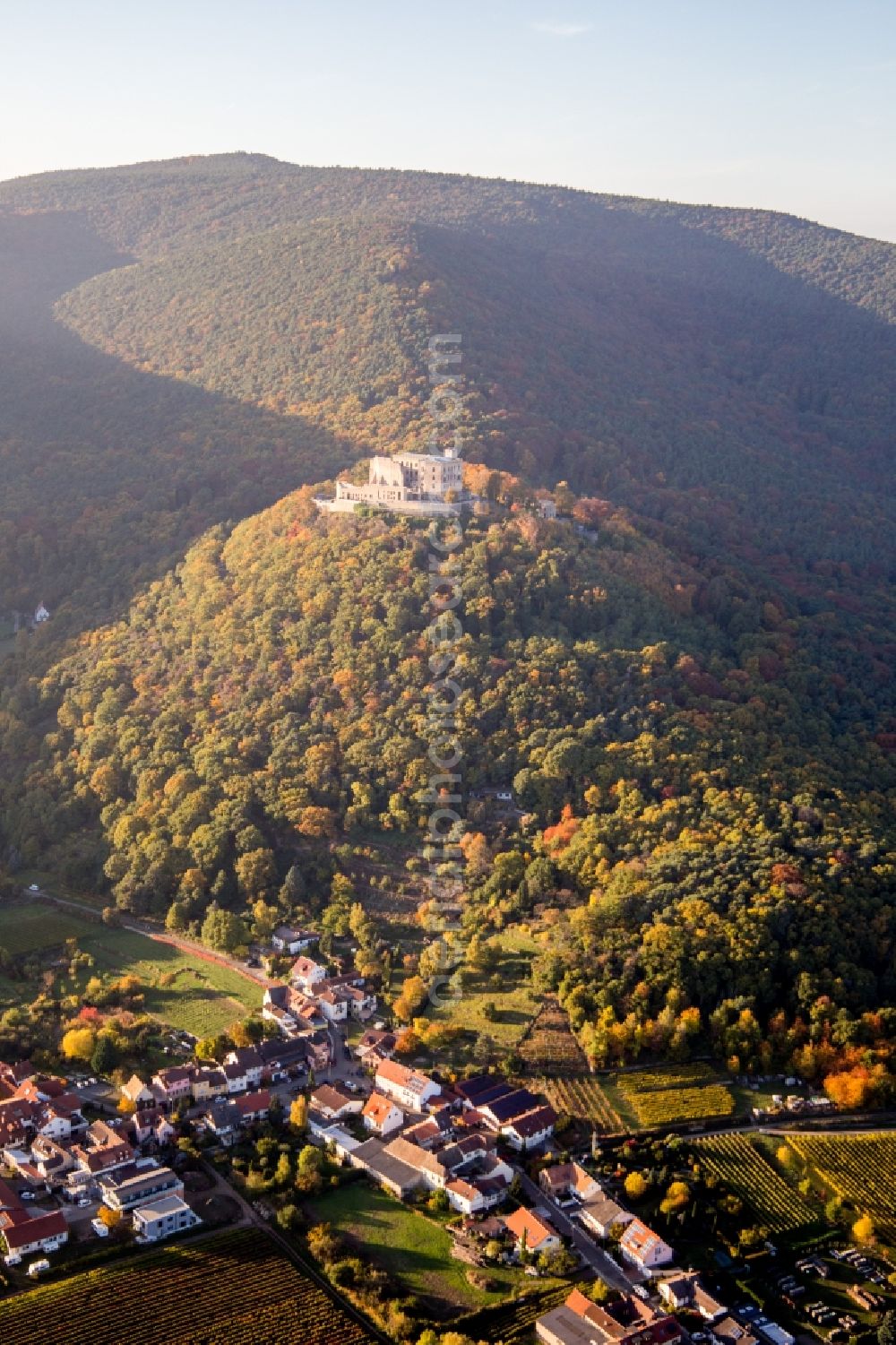 Aerial photograph Neustadt an der Weinstraße - Castle of Schloss Hambacher Schloss in the district Hambach in Neustadt an der Weinstrasse in the state Rhineland-Palatinate